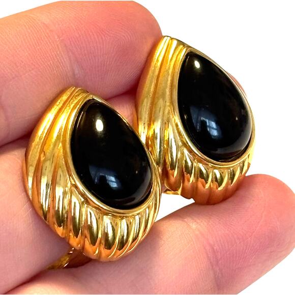 Vintage Trifari clip on earrings chunky dimensional gold & black teardrops - Picture 6 of 6